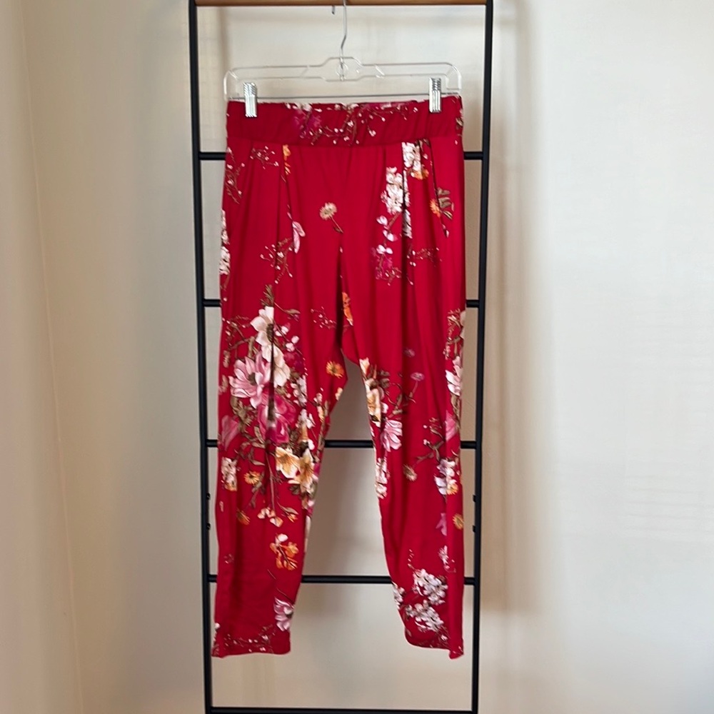 Piphany Penthouse cropped joggers, medium, red with floral pattern
